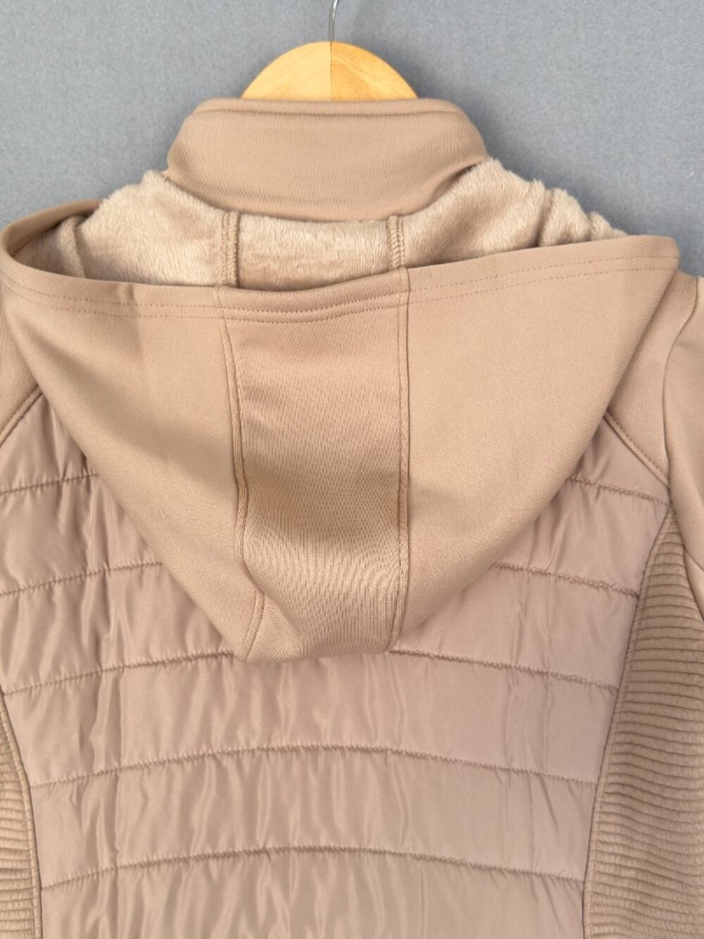 Tek Gear Women’s Zip Up Long Jacket Size M Beige Quilted Hooded Thumb Hole - Picture 10 of 14